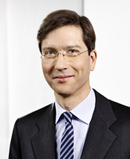 Dr. Daniel von Borries (48, Vorsitzender, verantwortlich für Strategie und Kommunikation)